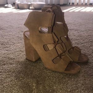 Urban outfitter size 7 shoe